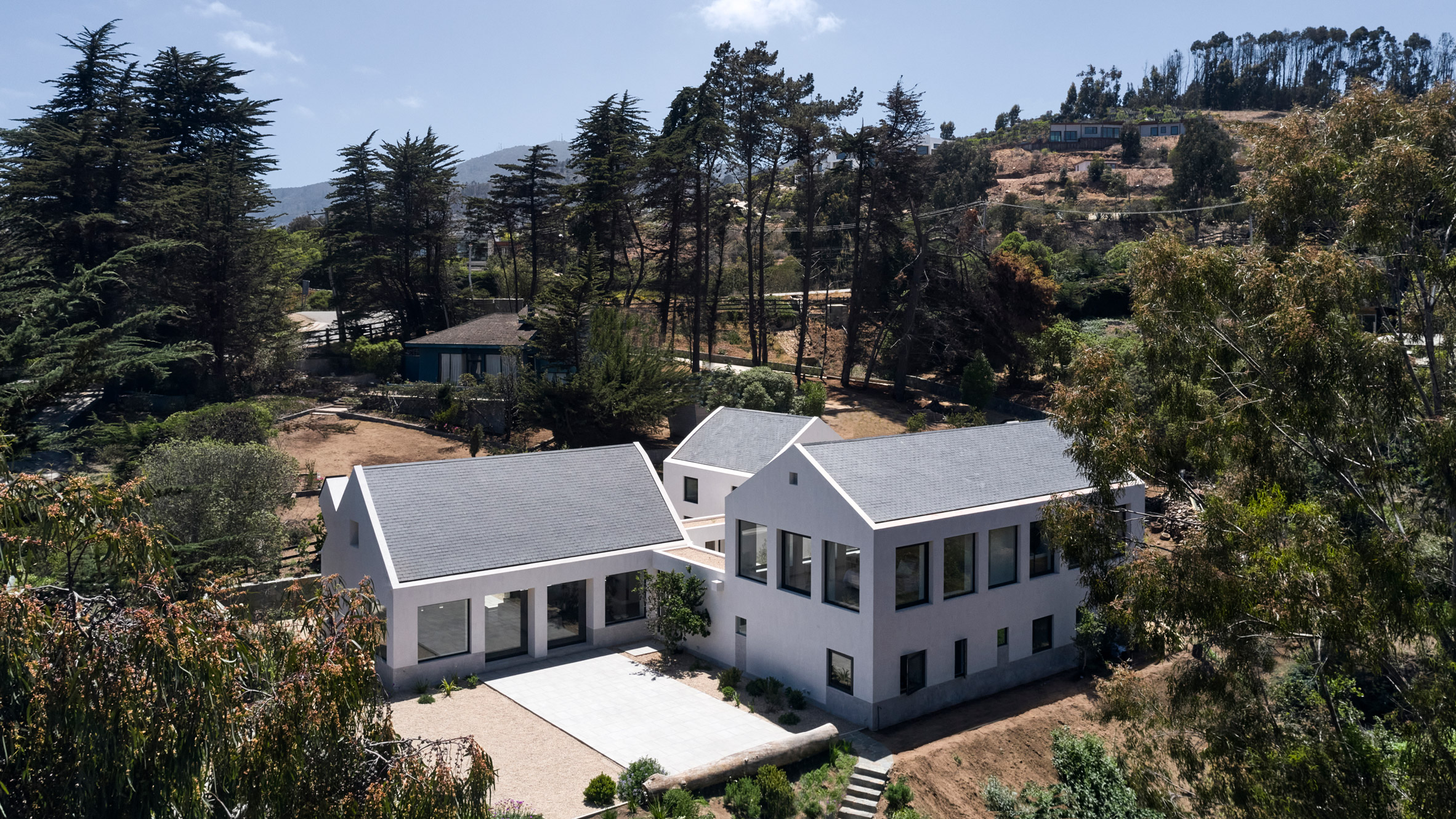 智利海边度假屋 | Combeau Arquitectura 打造的白色石灰石建筑群-0