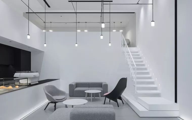 福州时间甜品店 | 极简黑白空间，美食与自然的和谐共处-14