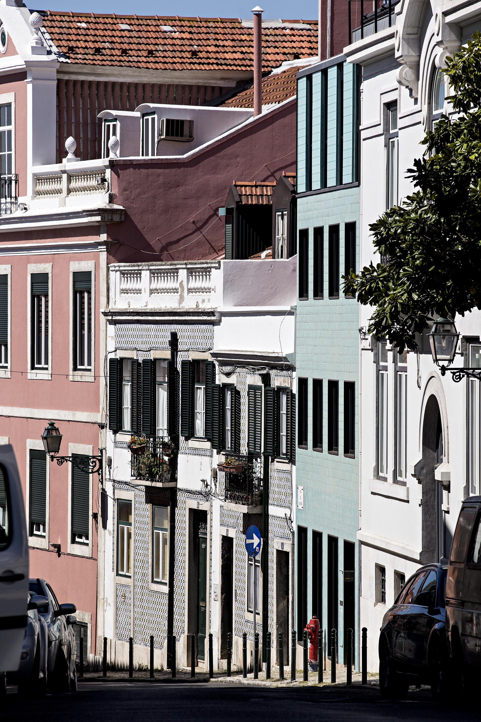 葡萄牙城市家庭住宅 | 现代化与传统瓷砖的完美融合-16