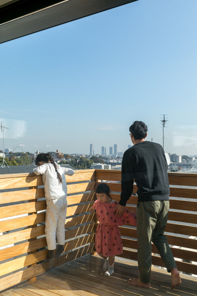 ワンルームのような一体感　家族が自然と集まる大空間の三角屋根の家 | Style of Life | 100%LiFE-12