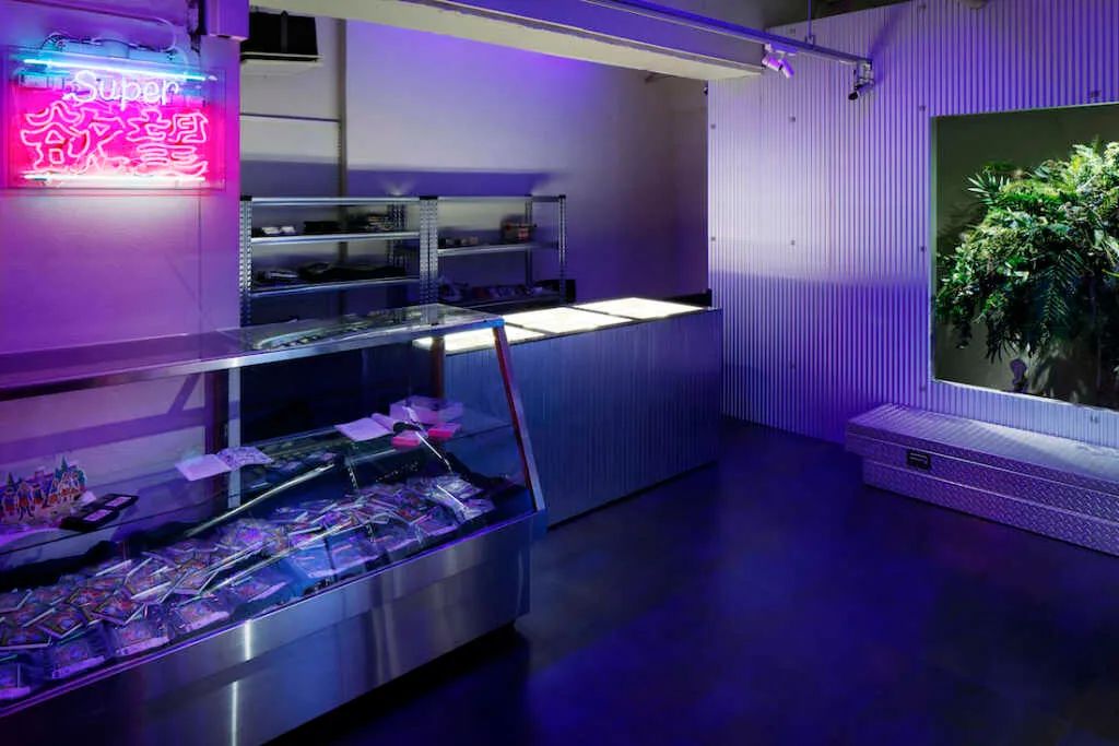 “赛博朋克”风游戏和漫画主题商店设计丨日本丨米尚丽零售设计网-23