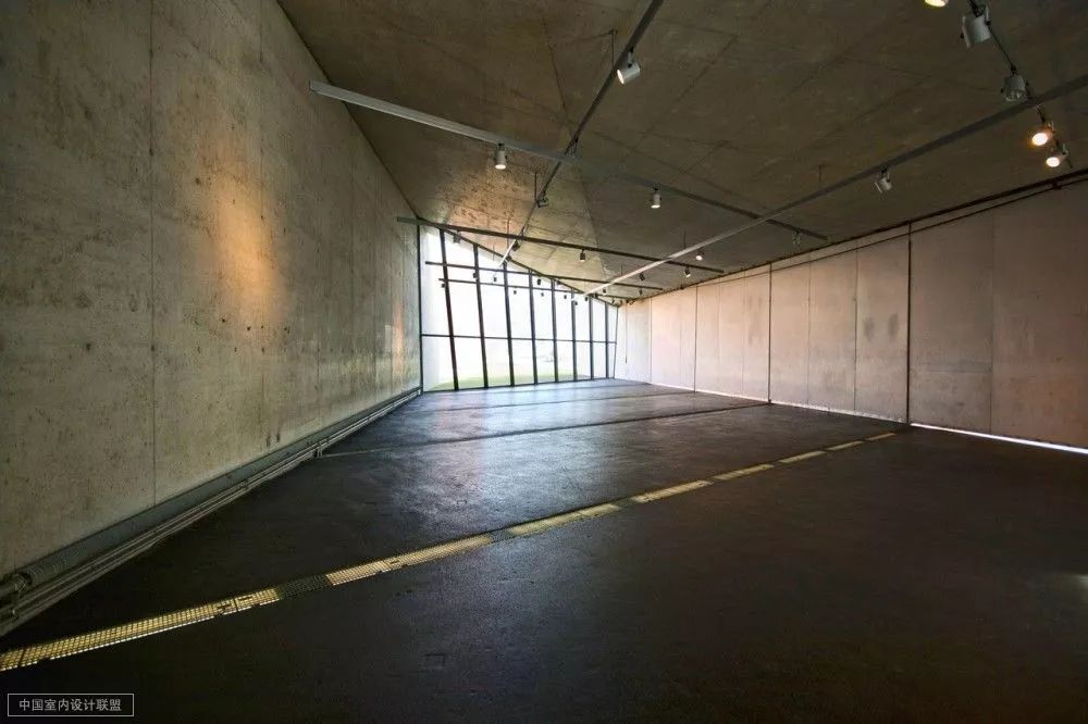 Vitra Fire Station——Zaha Hadid 的室内设计魅力-1