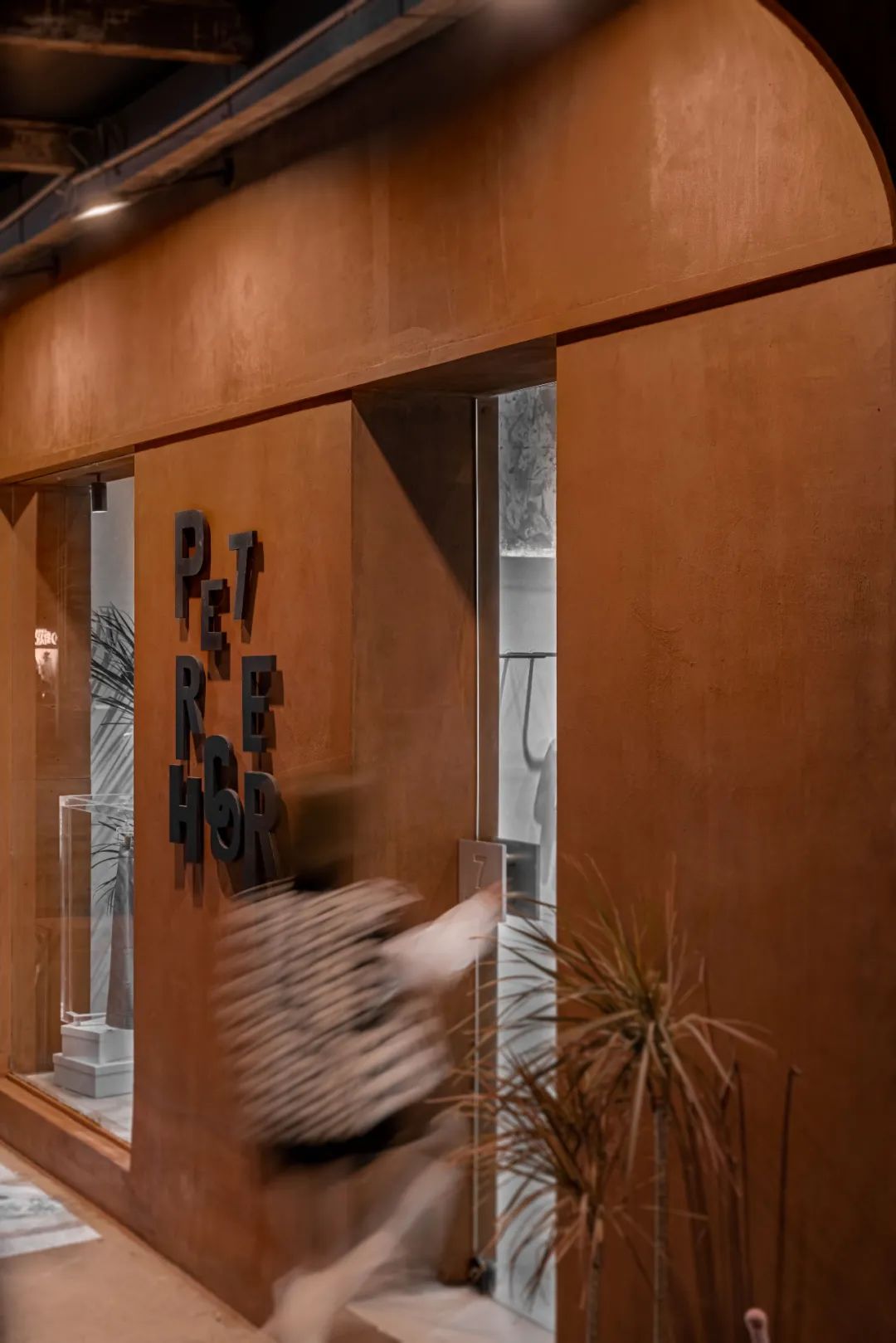 芜湖首家暗黑买手店-Petrechor | 废墟中的重生时尚-39