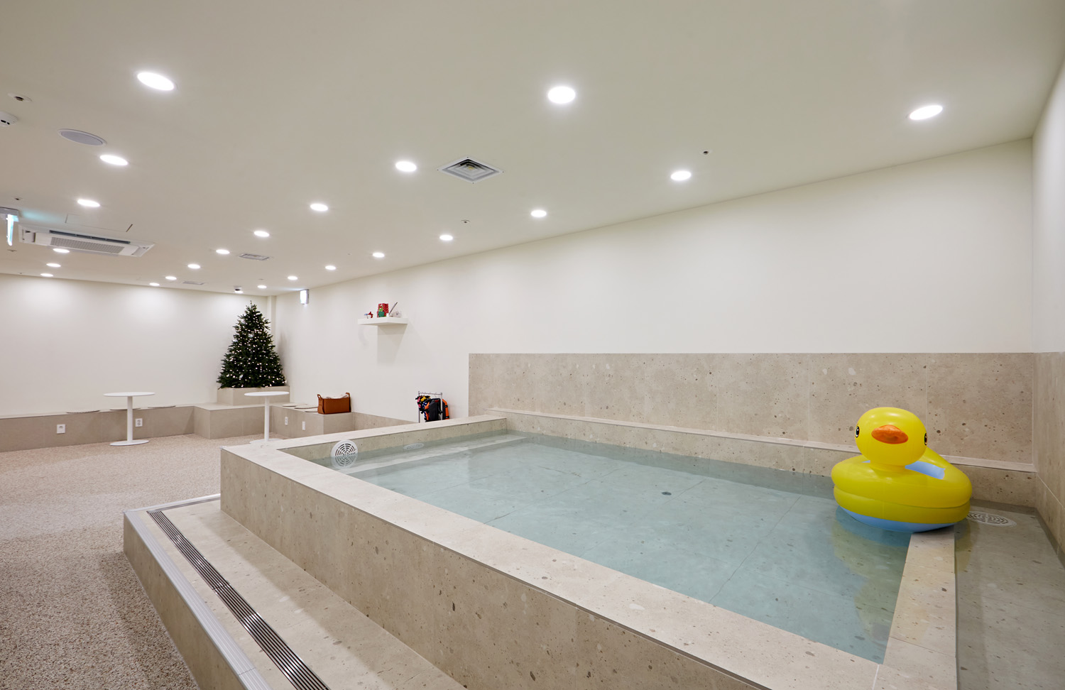 现代简约风格的 32 平米娱乐室设计-3