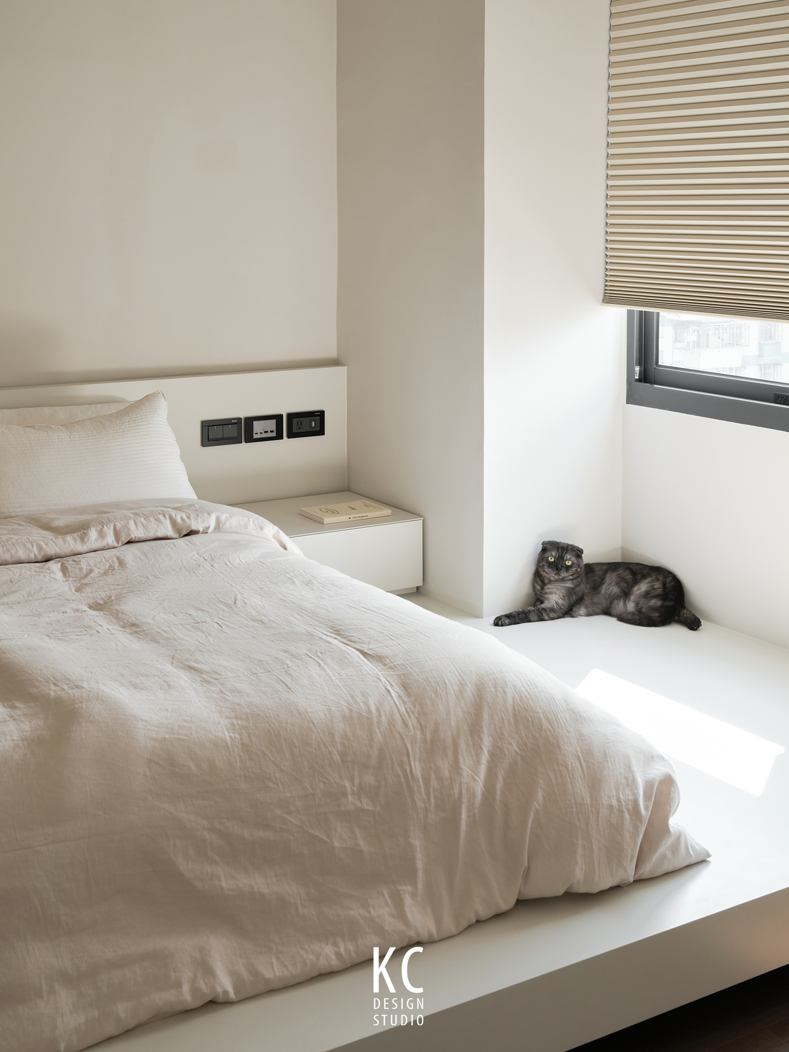 一人二猫的简约舒适生活空间丨KC design studio-14