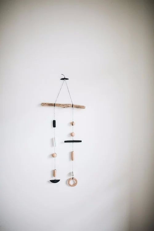 67㎡ 小公寓，墙壁上的层板、挂钩、衣架设计的太赞了-50