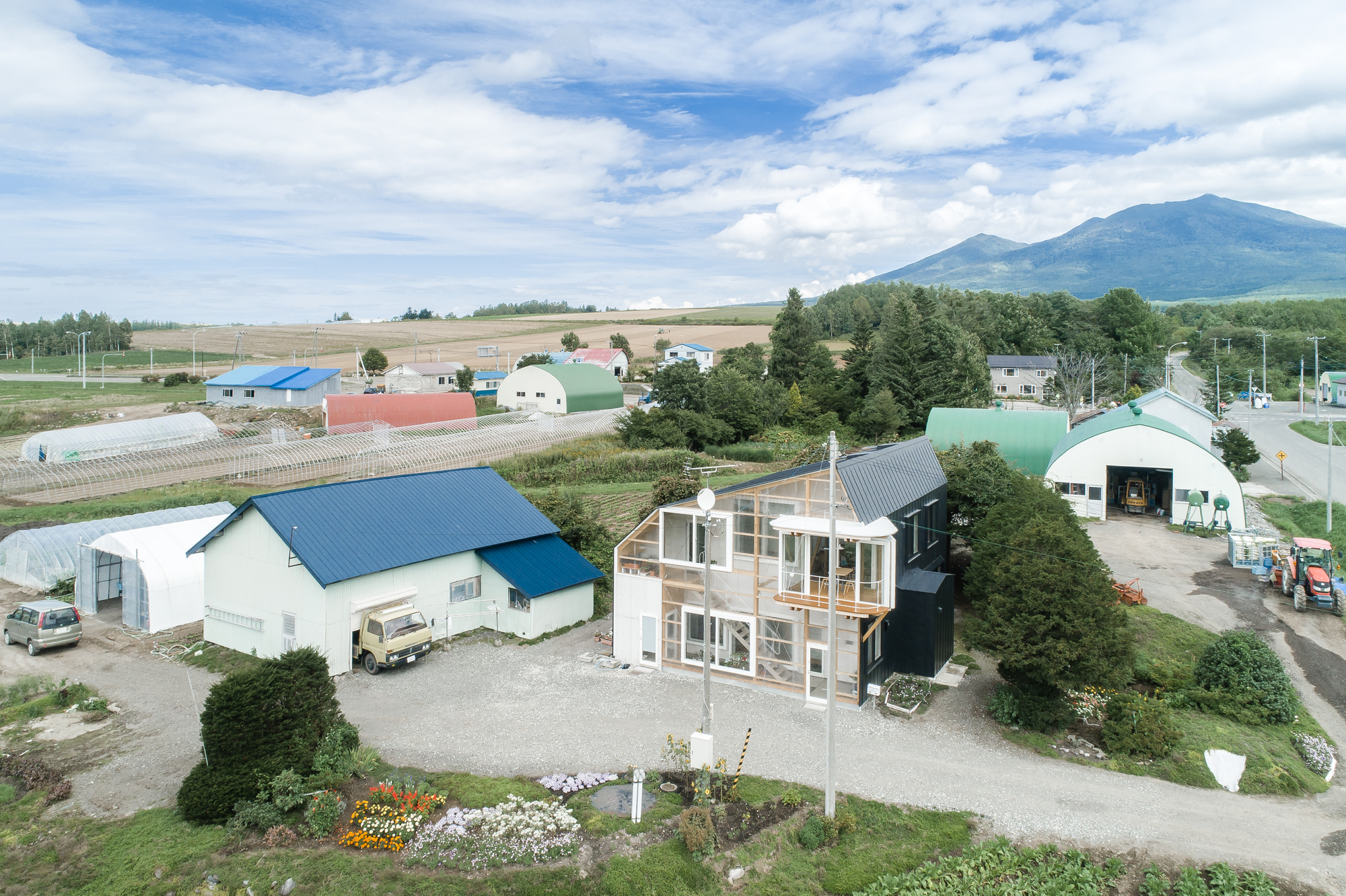 The Deformed Roof House of Furano / Yoshichika Takagi + associates-26
