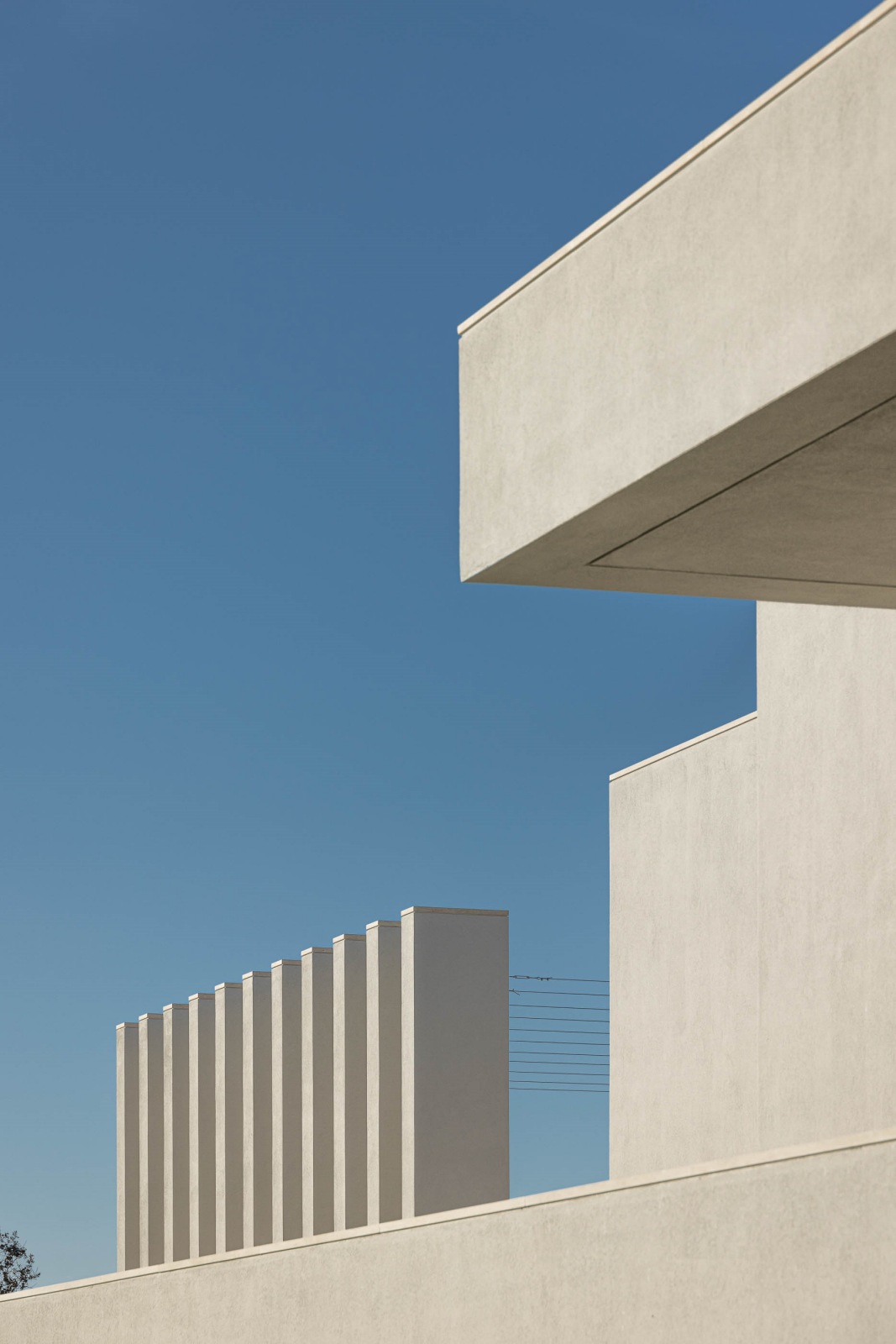 带泳池的白色住宅丨葡萄牙丨dp arquitectos-22