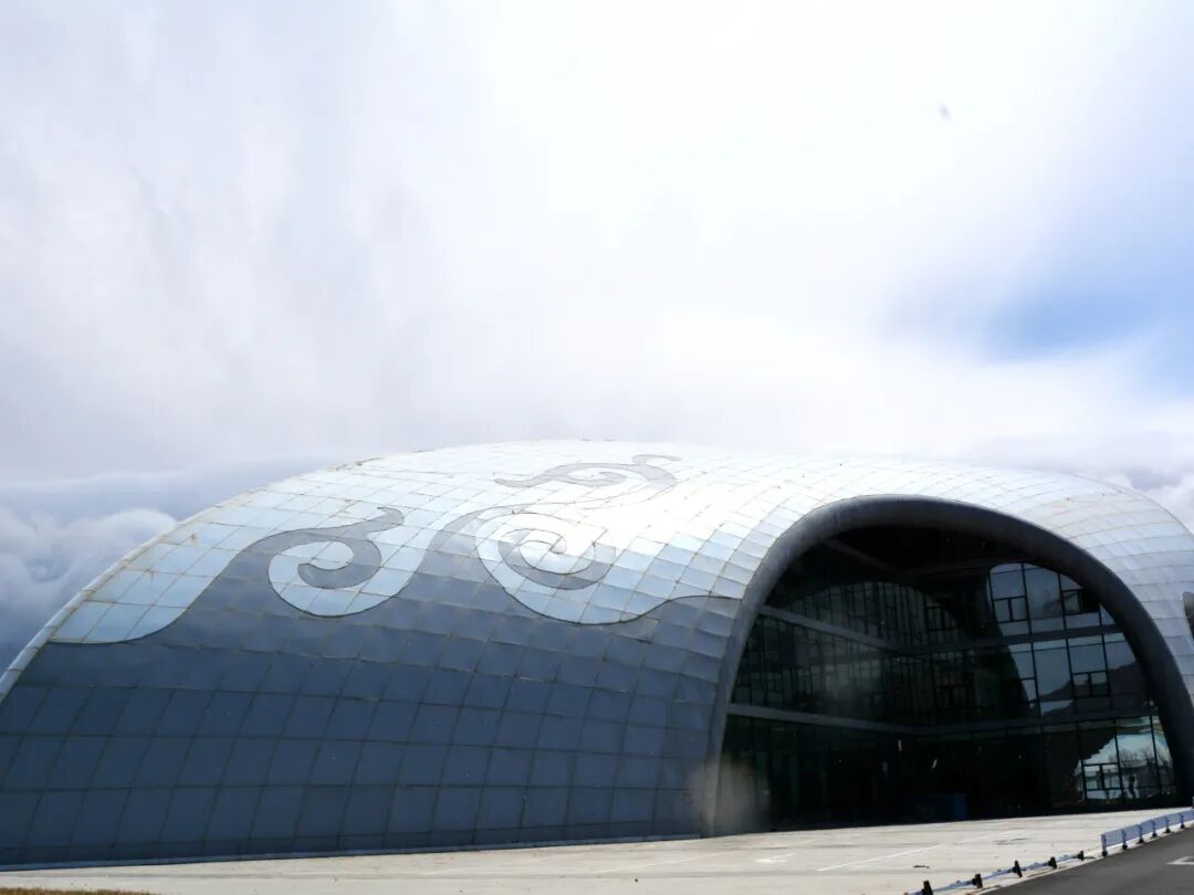 【城市名片】穹庐擎云，蒙韵碧空！中建八局匠心建造草原上的文体明珠-40