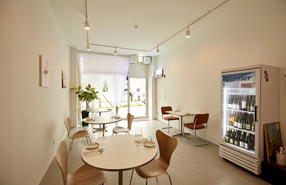 13 平小空间，白色与木色调的精致设计-9