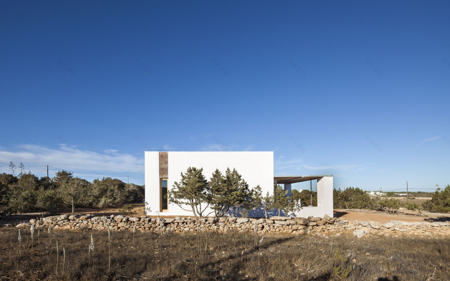 Small House on the Fabulous Island of Fomentera Designed by Marià Castelló-15