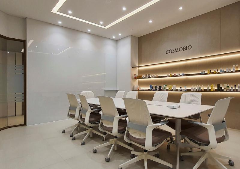 环保氛围的 90 平米化妆品原料公司办公室设计-11
