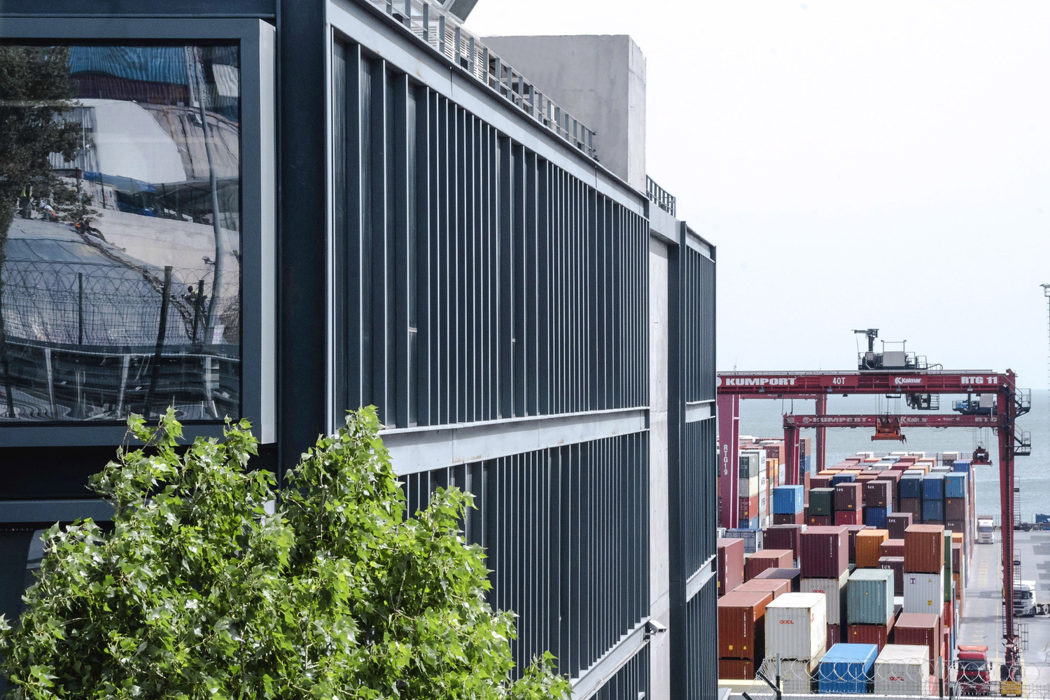 集装箱视角下的库姆波特港口总部设计-34