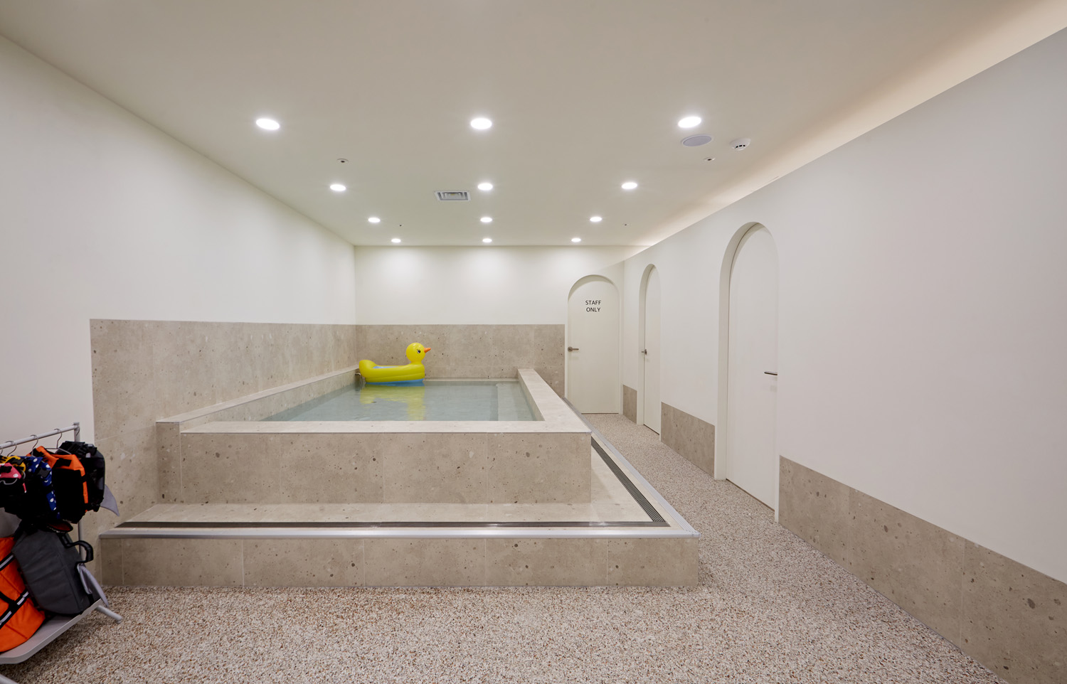 现代简约风格的 32 平米娱乐室设计-5