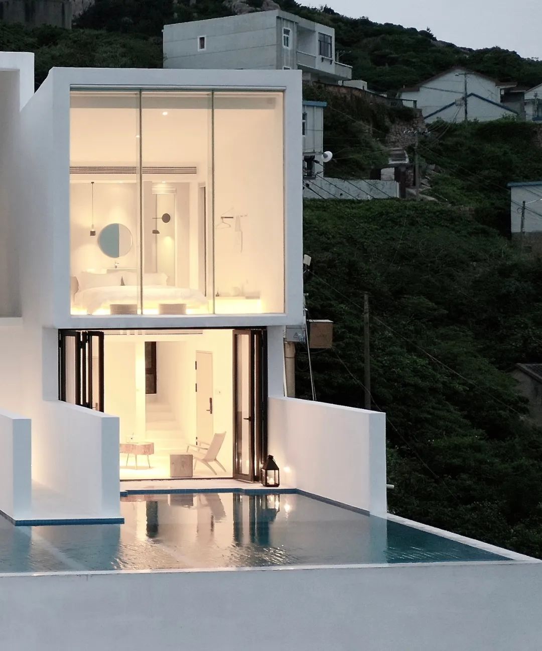 偏远海岛上的简约白色民宿-48