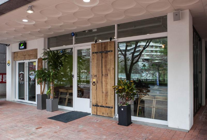 74 平咖啡馆的简约设计魅力-2