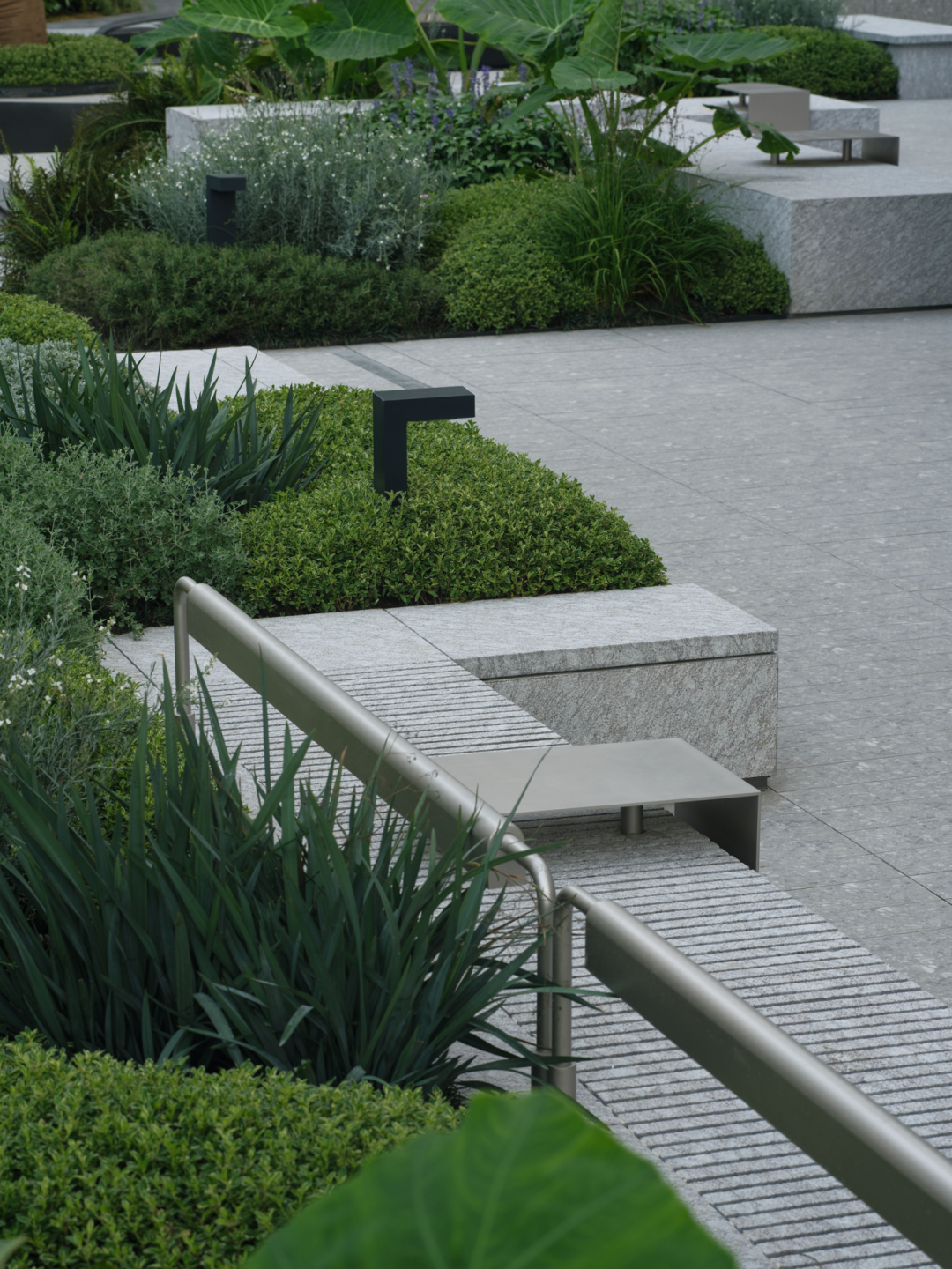 在蓝绿森境里，续写自然与轻奢的故事——华润置地时代之城二期花境-11