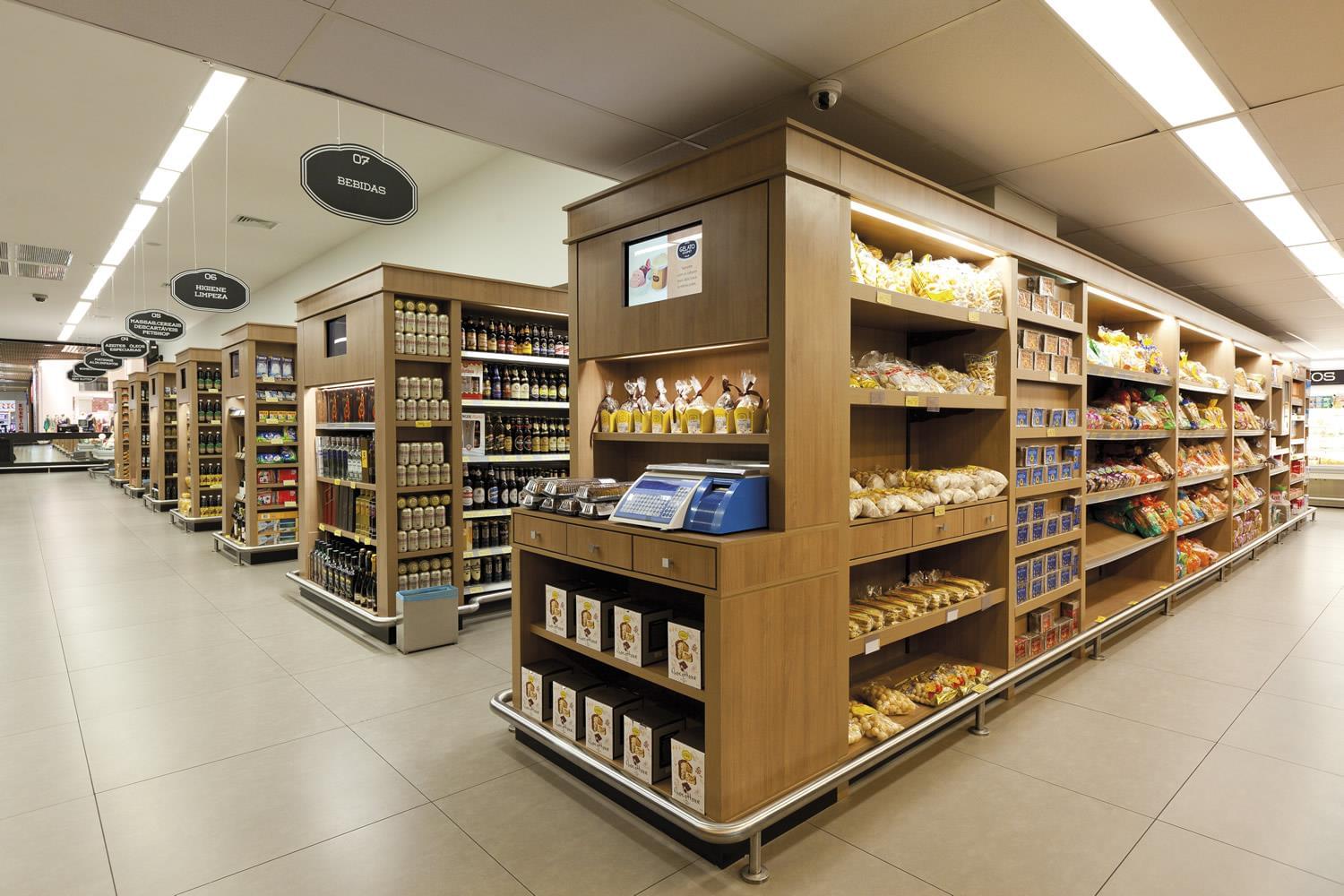 Imperatriz Gourmet · Flavia Guglielmi Arquitetura 的木质魅力办公空间-3