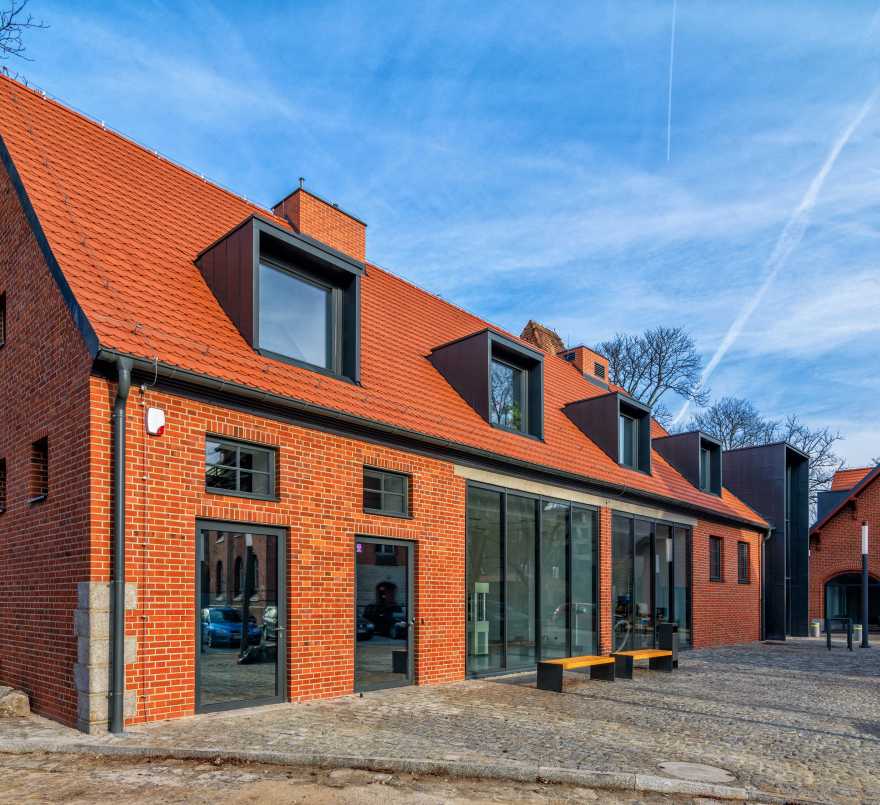 马厩新生 · 历史建筑的现代室内设计演绎-9