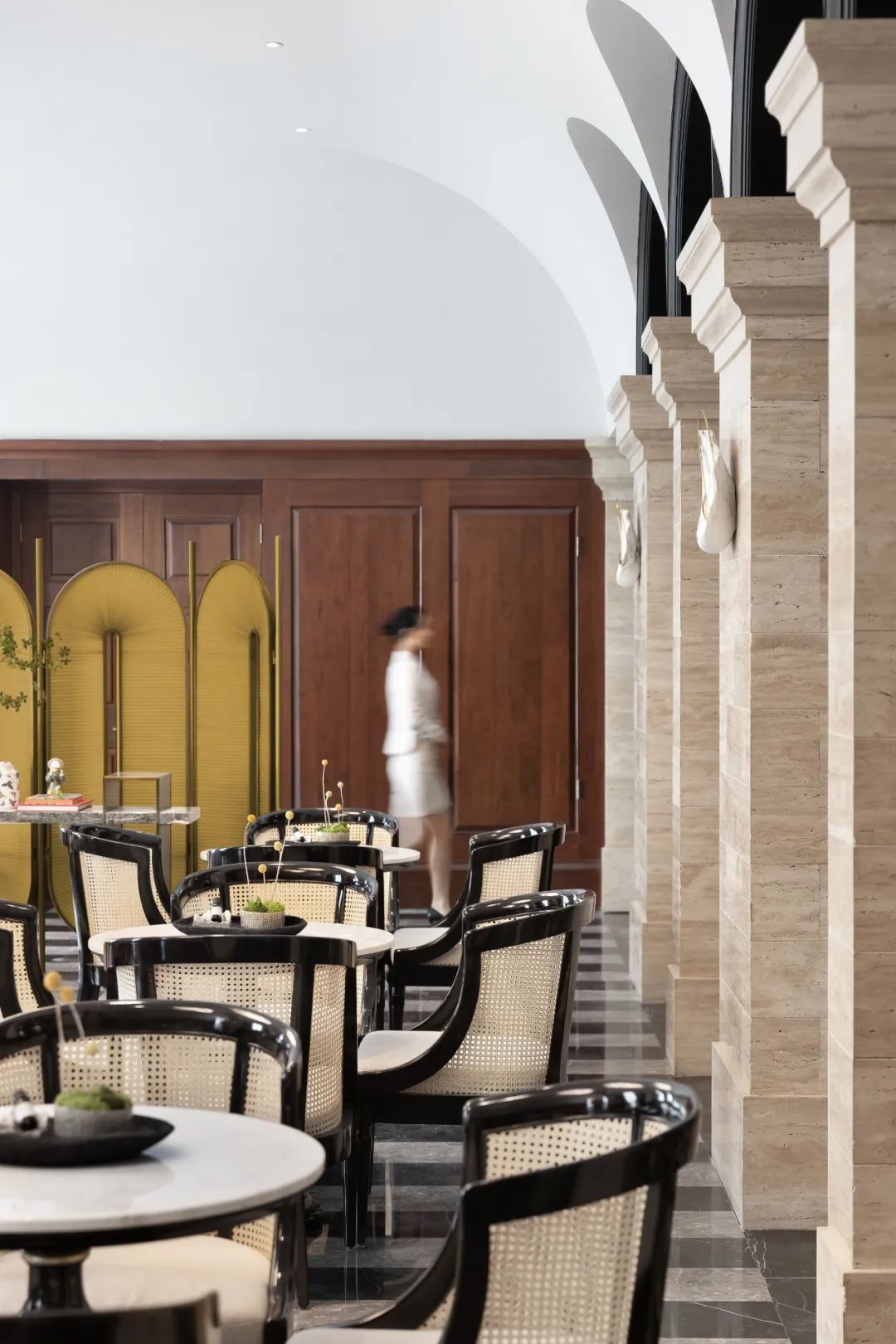 烟台万科御龙山悦莊销售中心——东西方无界的现代美学空间-61