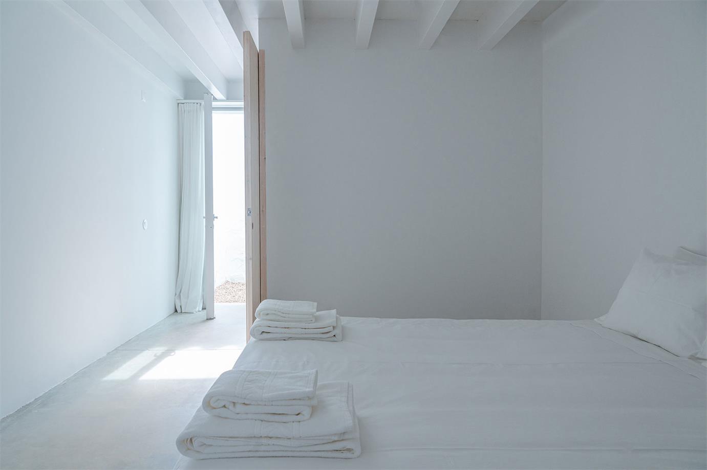 无尽景观中的白色诗意别墅设计丨戈者设计-10