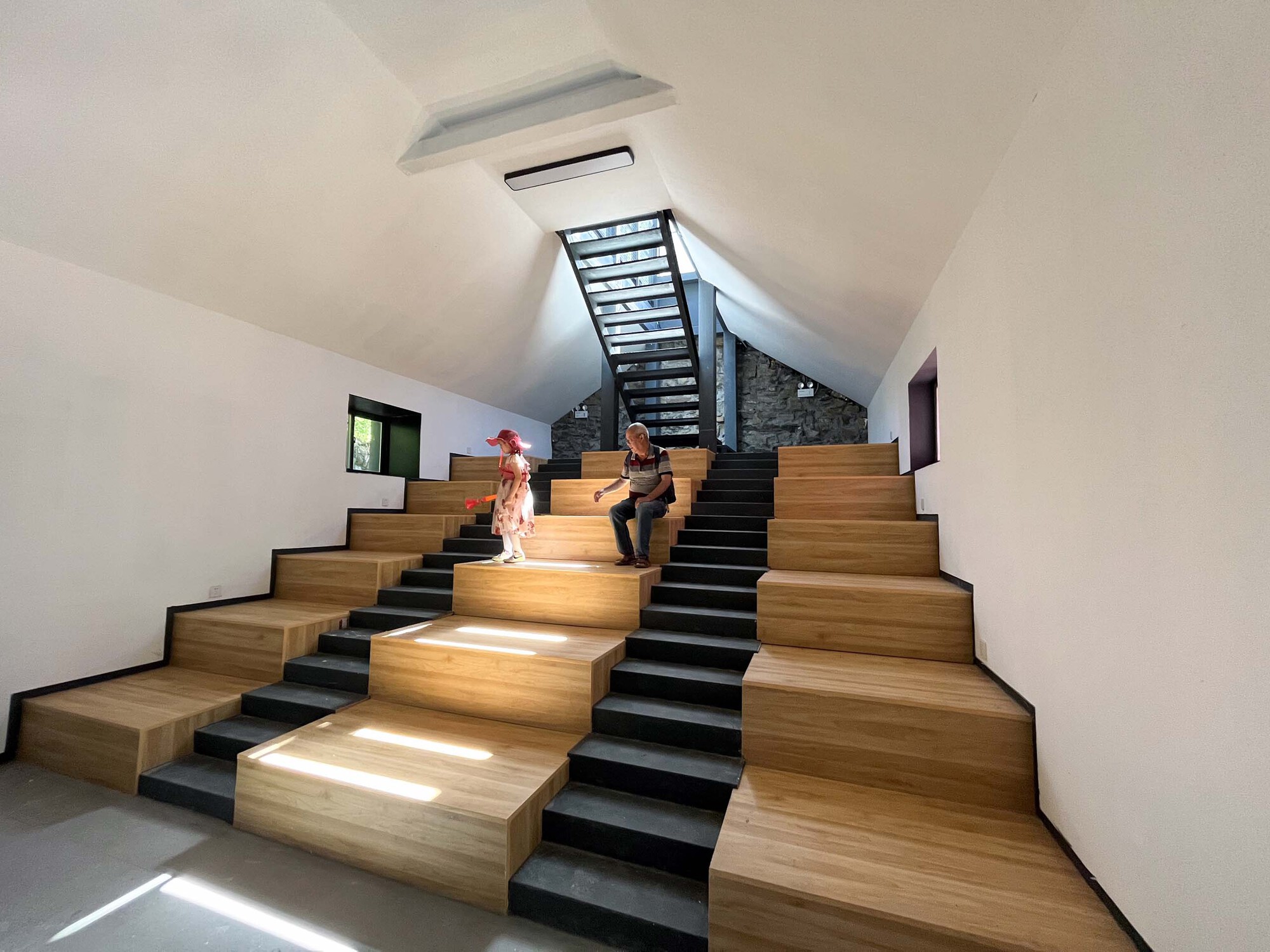 国梁艺术大学生研究训练计划中心丨中国-24