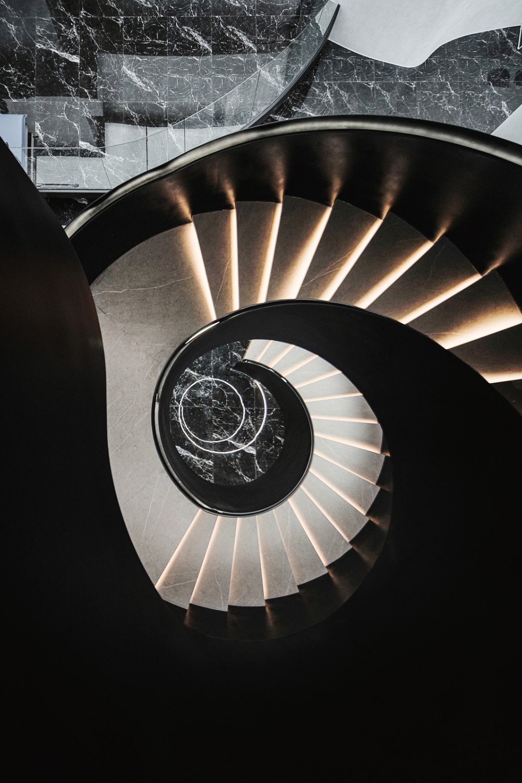 空间承载未来 · 五集服装展厅设计-5