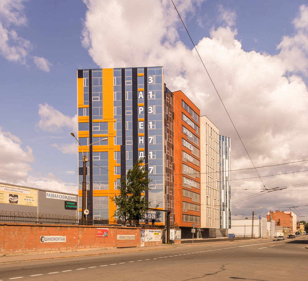 彩色玻璃构建的办公大楼-26