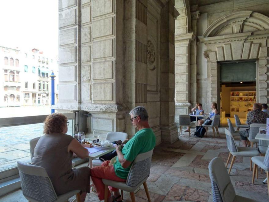 カ・ペーザロ | イタリア の建築【世界建築巡り】-52