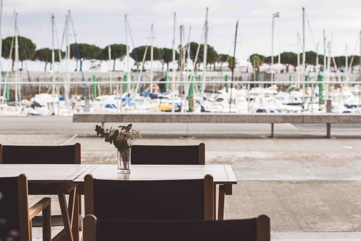 西班牙"绿色咖喱"餐厅,明亮温馨的素食空间-17