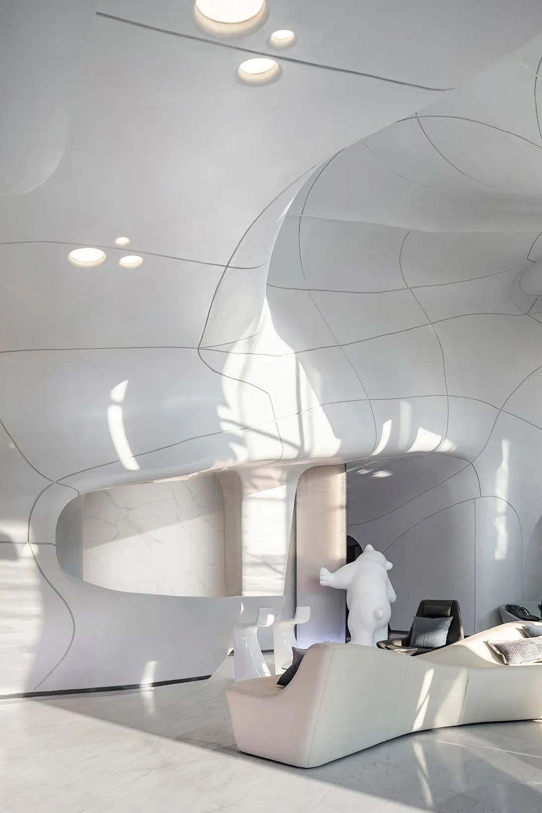 深圳榕江云玺营销中心 | 洞穴设计融入自然之美-18