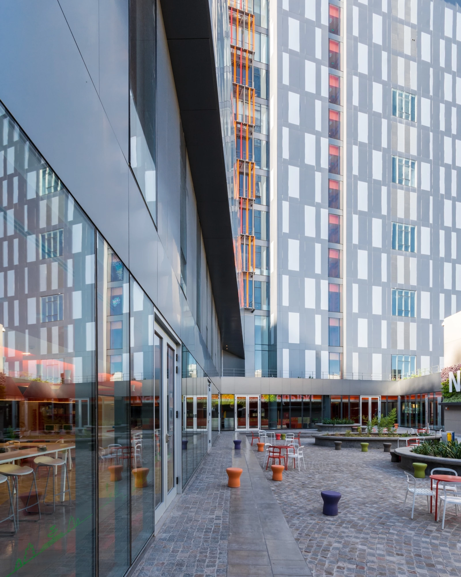 橙色大楼 · 创新,效率与愉悦的办公空间-27