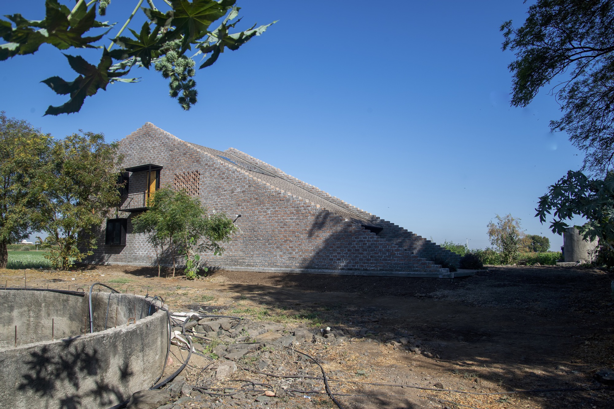 一半即更多 一栋在建房屋丨印度丨Atelier Shantanu Autade,Studioboxx-26