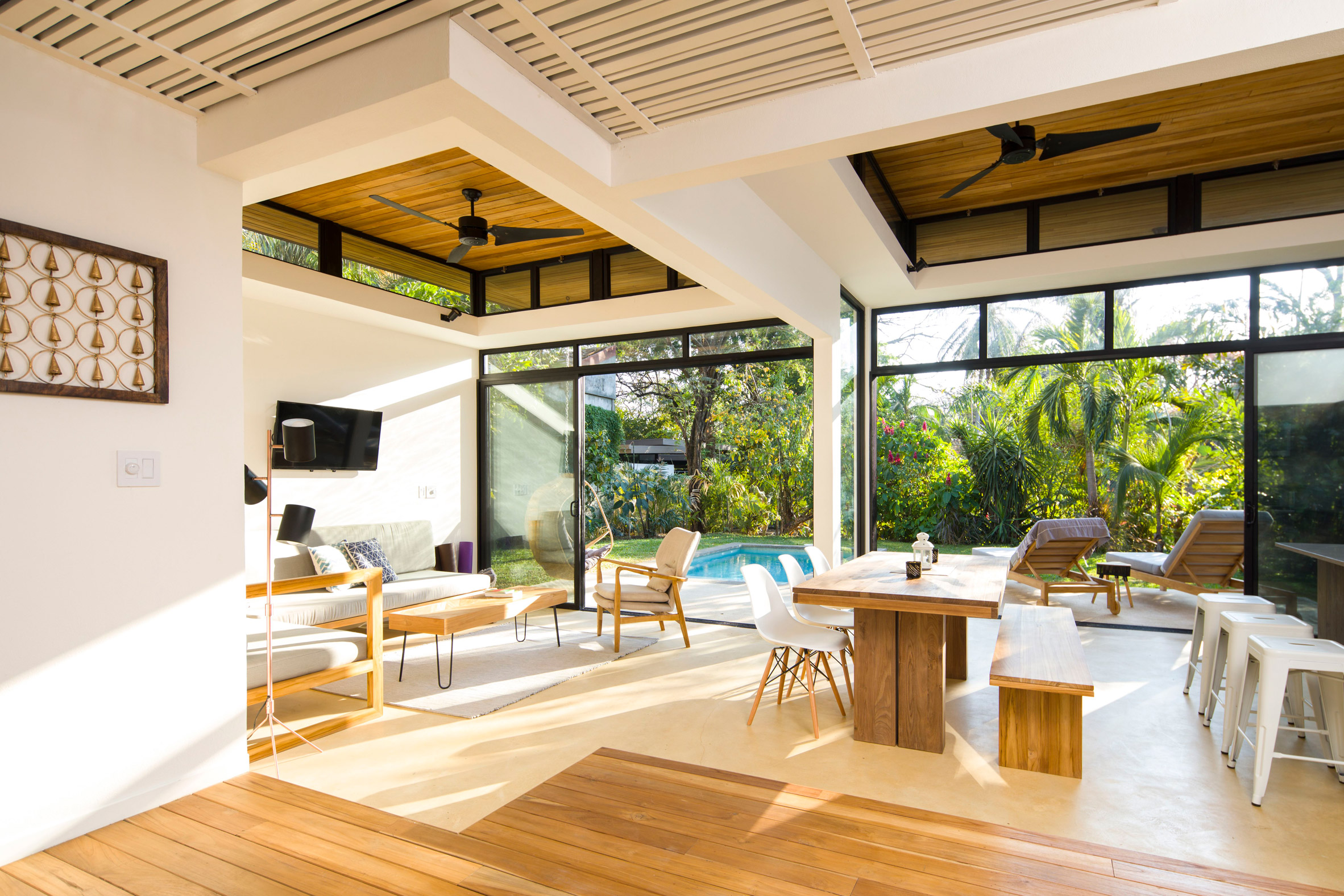 Studio Saxe surrounds Costa Rican yoga retreat with jungle planting-15