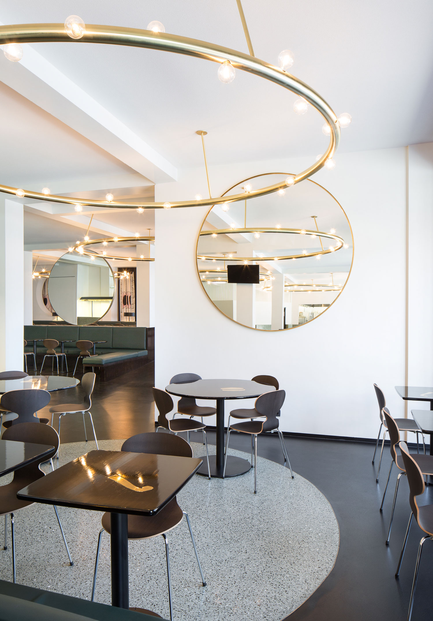 绿意盎然的历史回响——比利时“Victor”咖啡馆室内设计-7