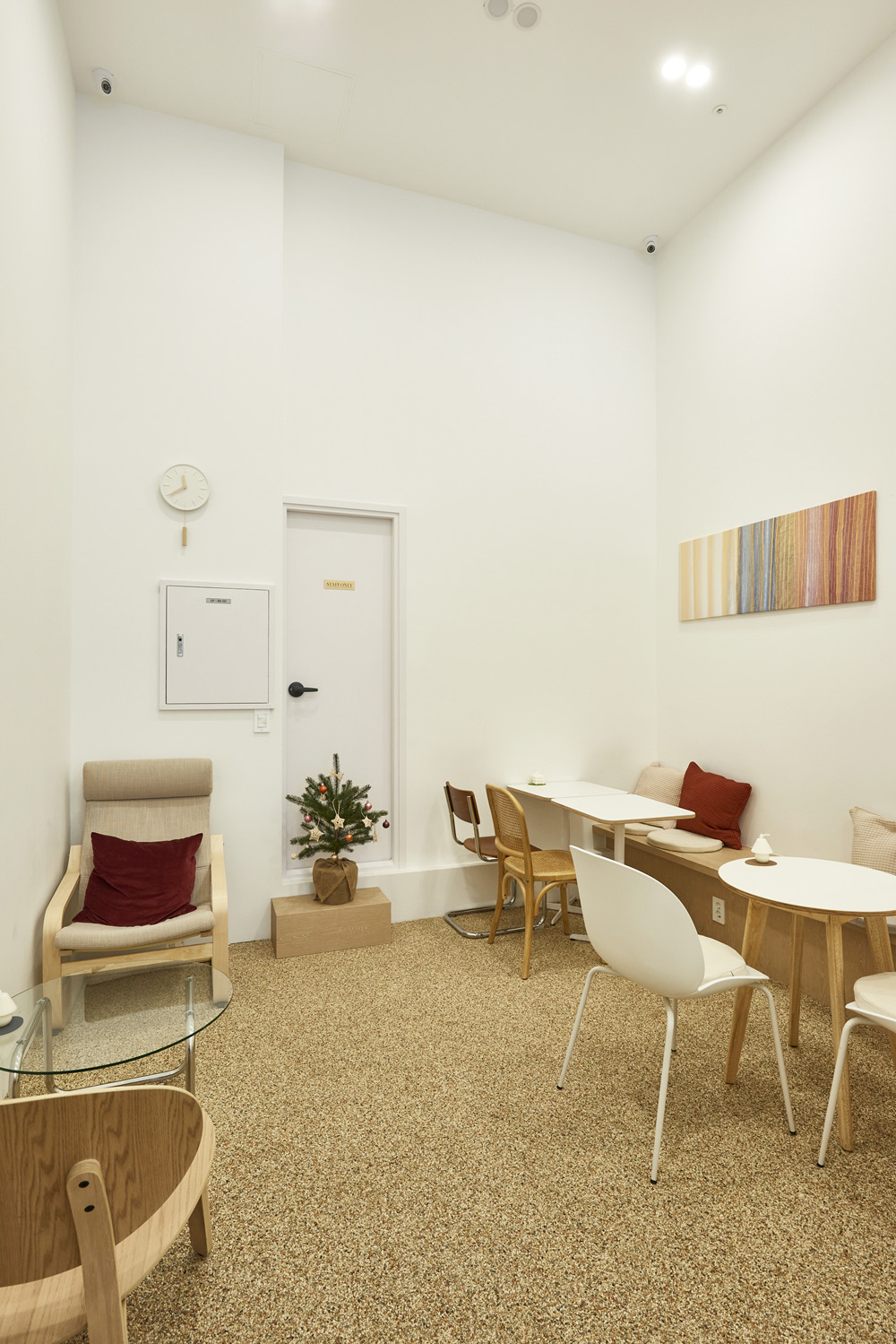 16 坪极简咖啡厅 打造温馨舒适空间-11