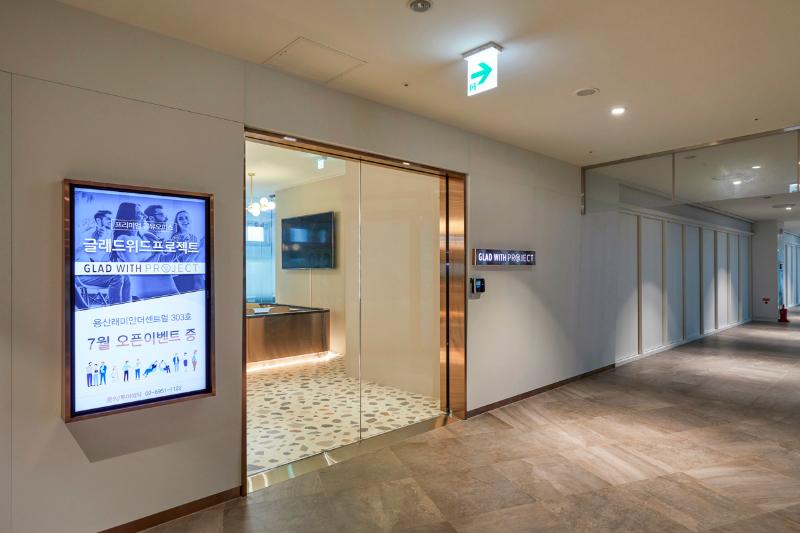 照明点缀的现代共享办公空间-28