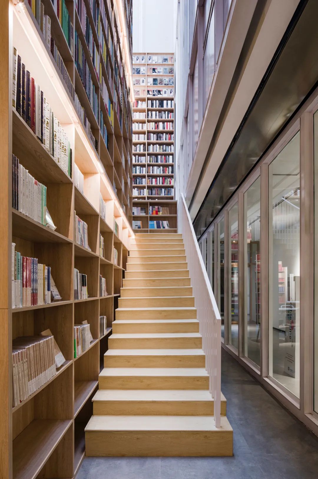 严旸建筑 × 美璟书店 | 中庭中的隐秘书店-95