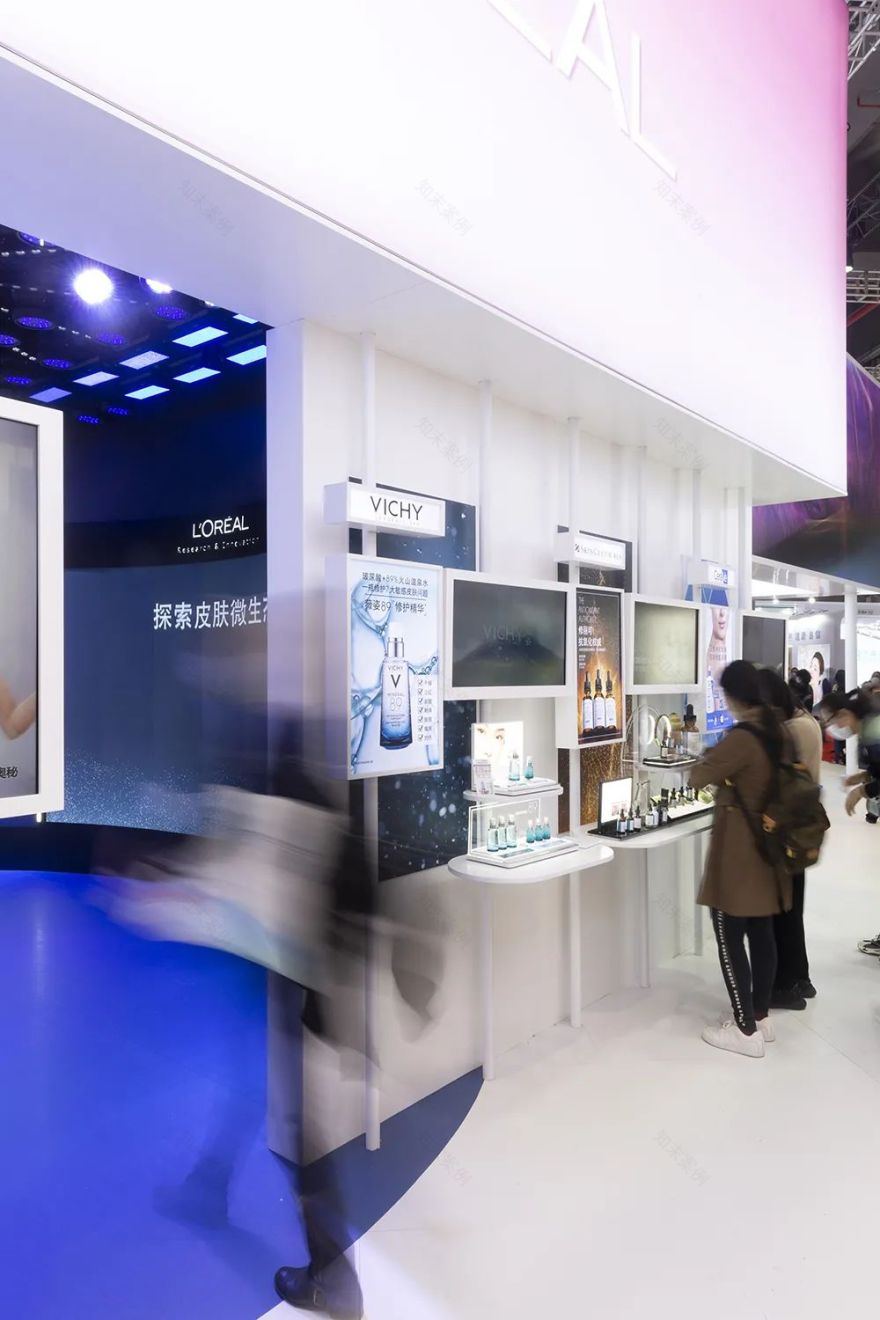 欧莱雅 CIIE 2020 展位设计 | 悬浮盒子展现多样品牌-24