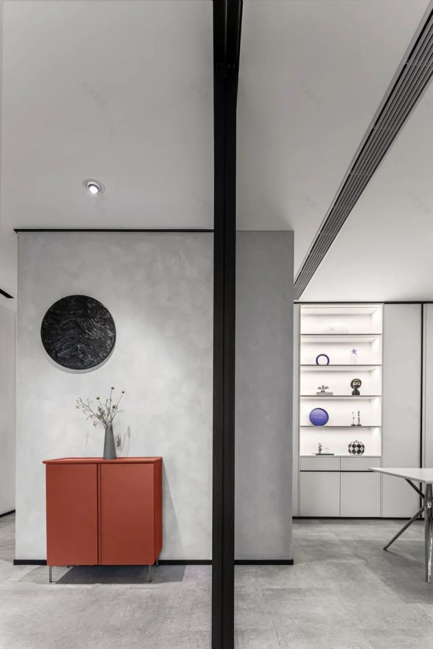 极简黑白灰的现代艺术办公空间丨中国中山丨君儿空间设计-15