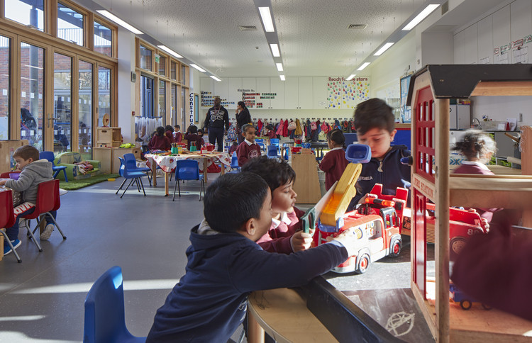 伦敦新 ham 区的桑德林厄姆小学扩建工程-12