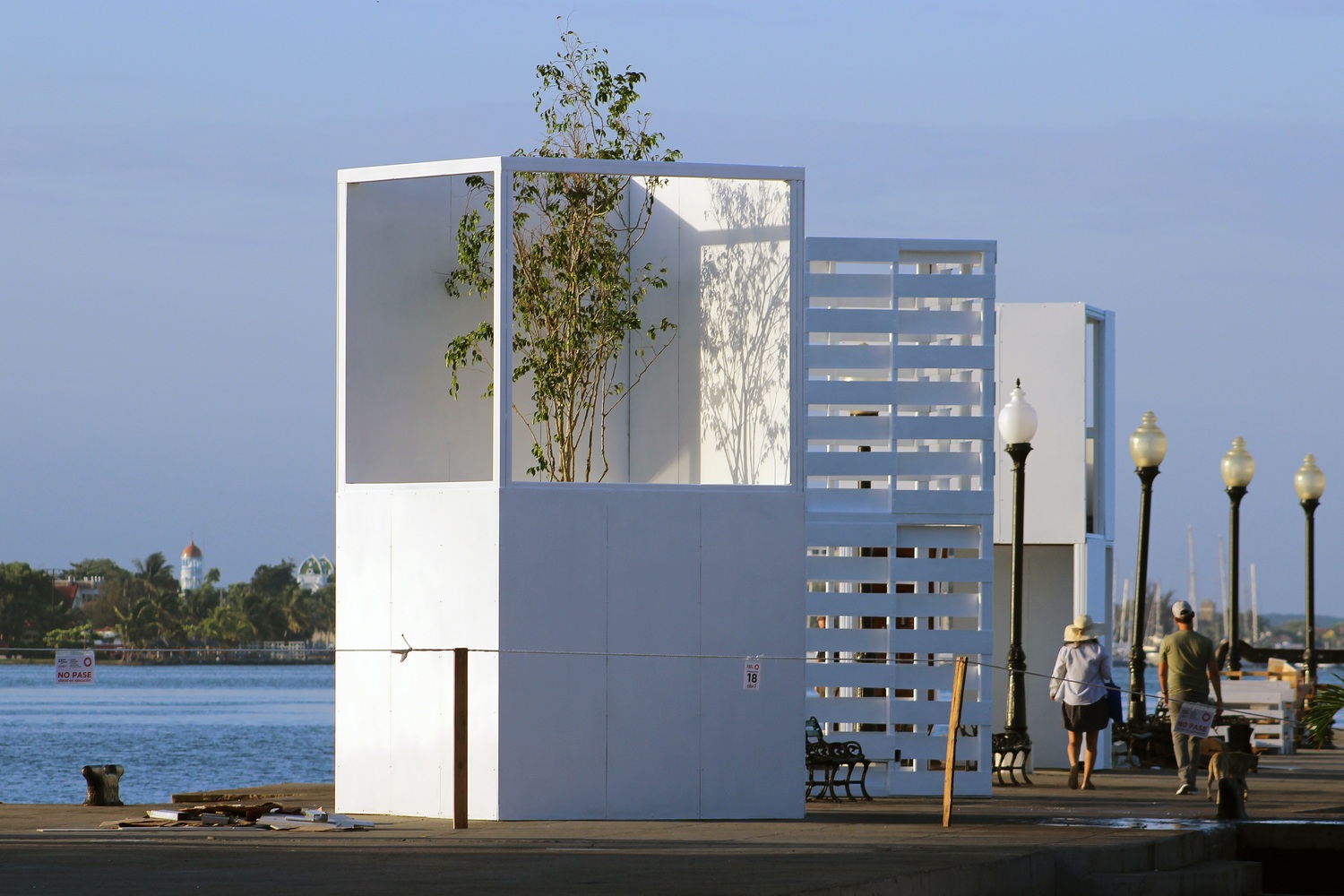 海洋之城的白色三棱镜-9