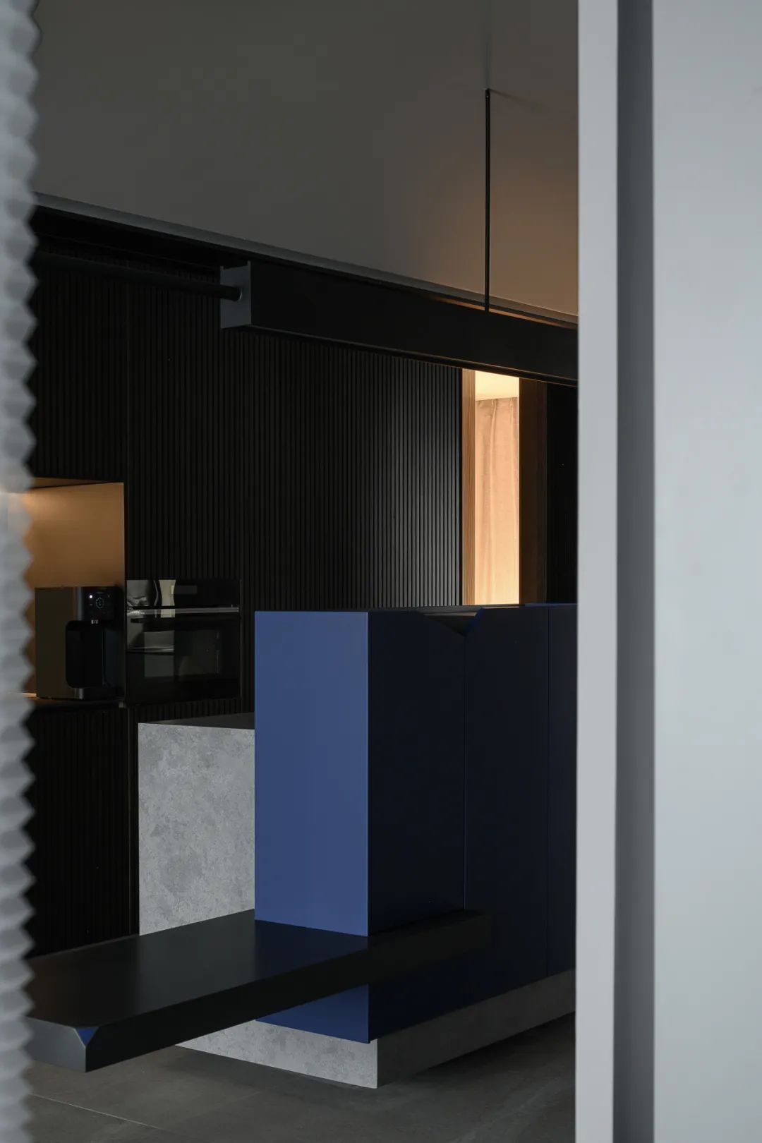 梦幻岛台 · 克莱因蓝的现代家居艺术丨中国江苏-14