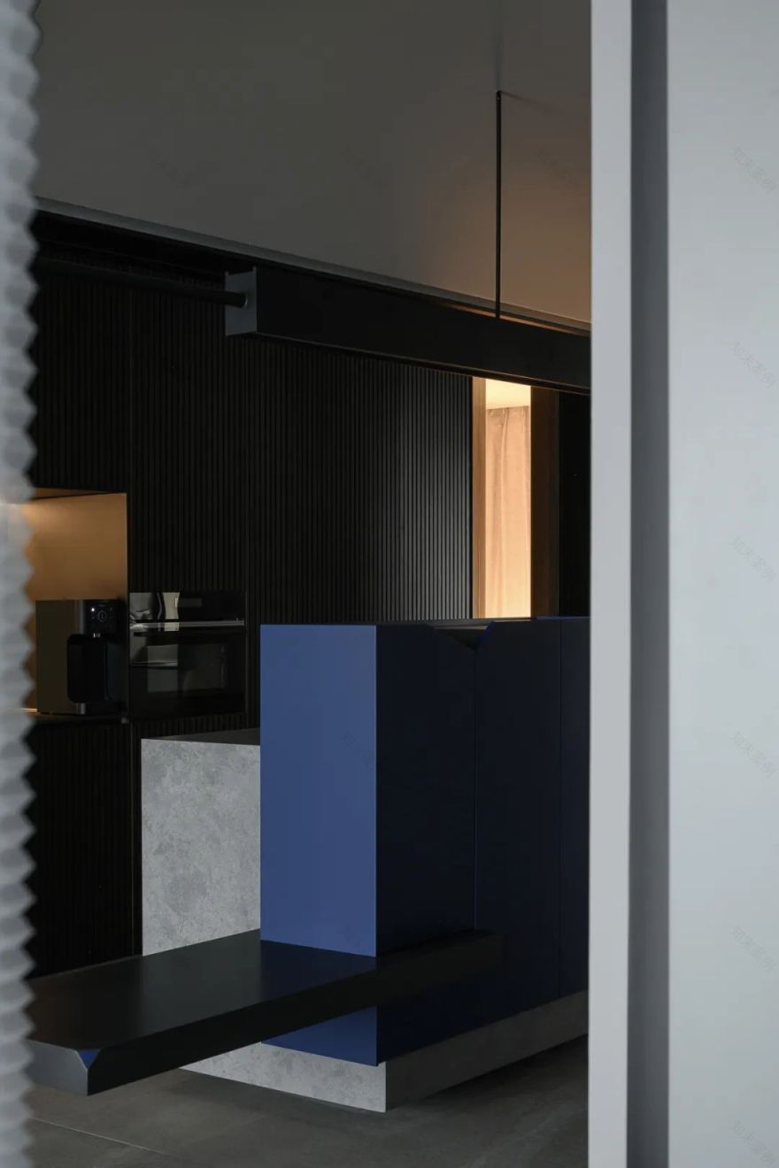 梦幻岛台 · 克莱因蓝的现代家居艺术丨中国江苏-14