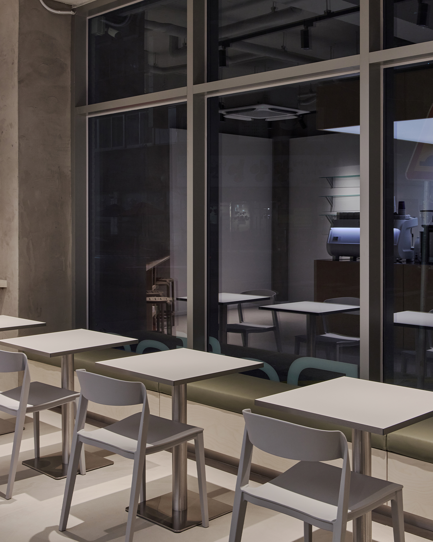 由于 Hoffee Doffee 不是常见的英文词汇组合，没有明确的、约定俗成的含义，难以准确翻译这可能是一个自创的品牌名、昵称或特定情境下使用的词语因此，无法提供准确翻译 丨Docent Design-8