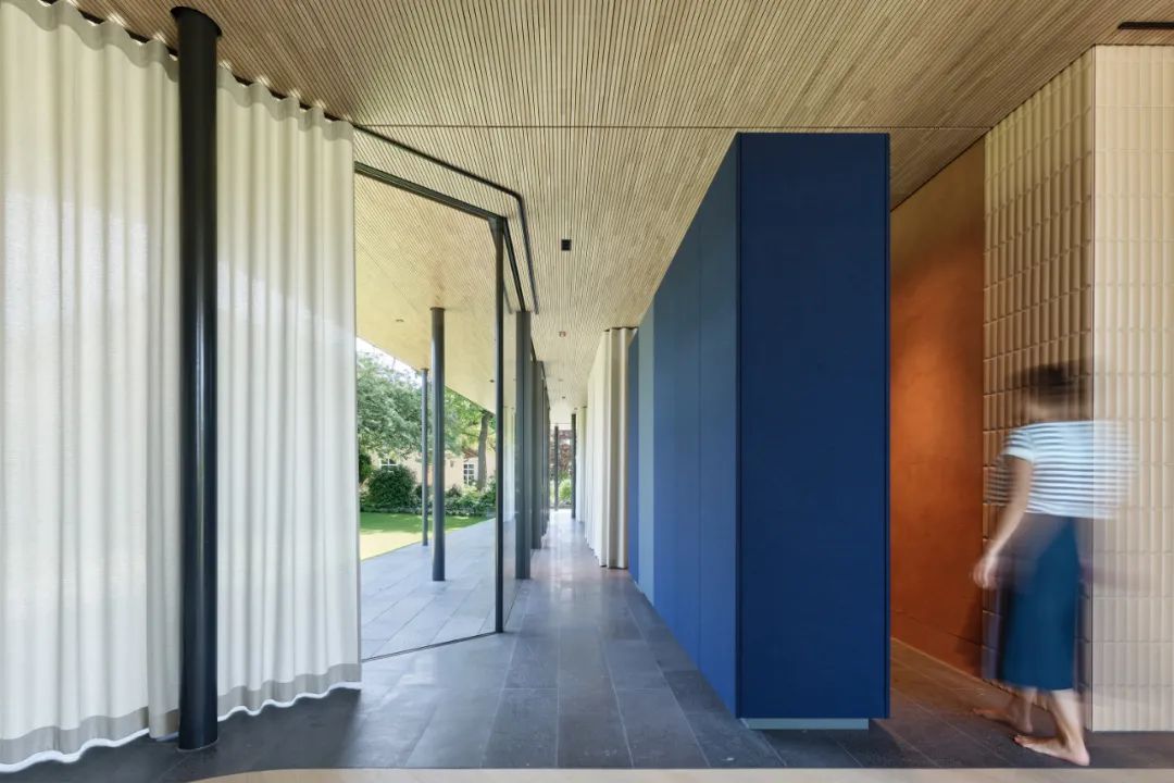 后院“悬浮连接”建筑丨Ippolito Fleitz Group-12