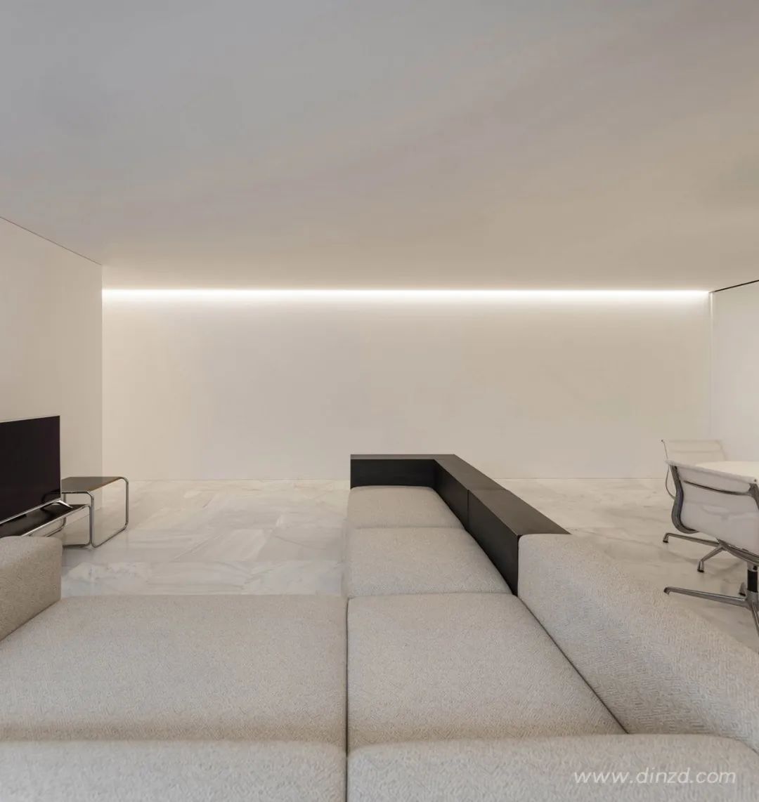 白色极简，融入自然的住宅设计-142