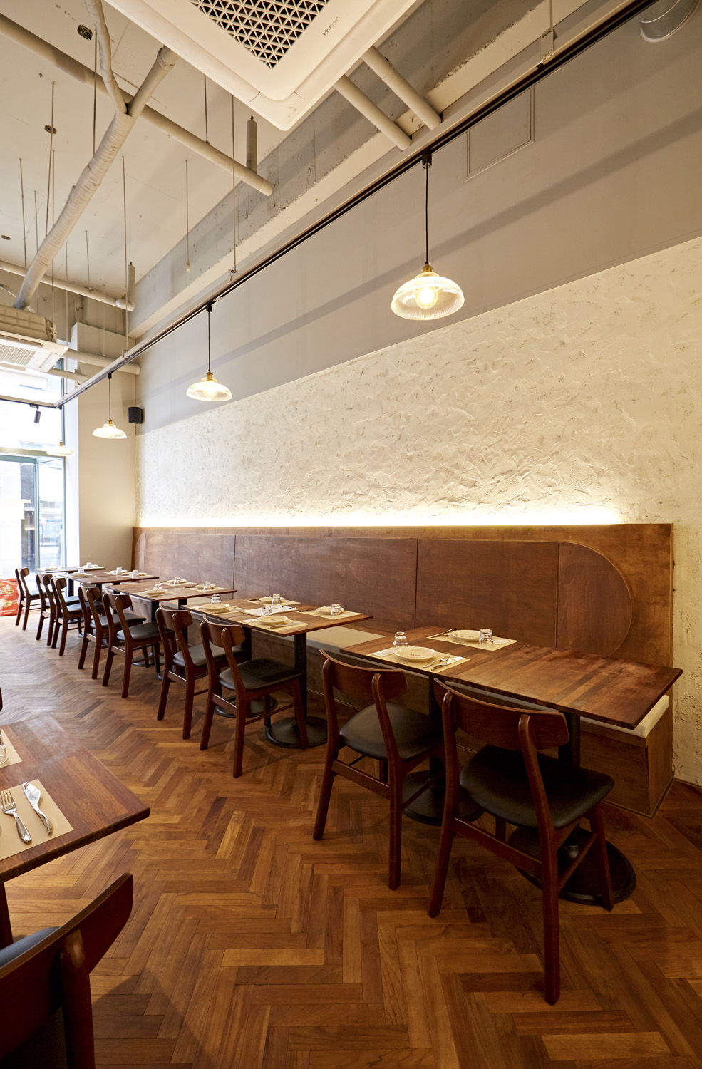 白色与木色交织的 20 平米小空间魔法-12