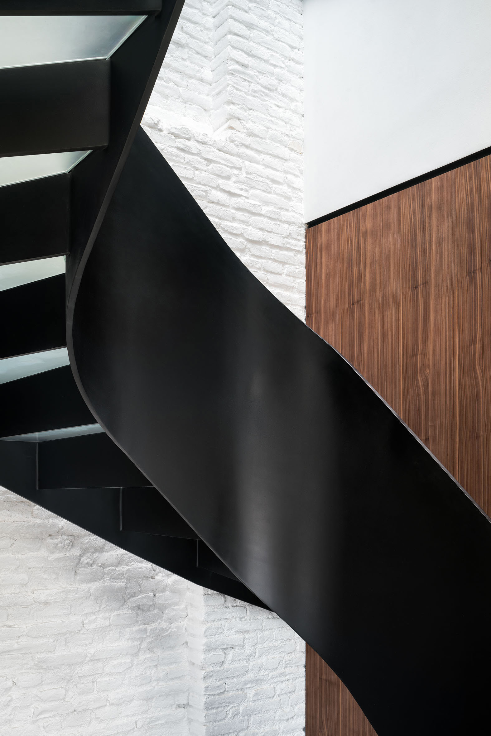 CLASSIC HOUSE SCULPTURE STAIRS-21