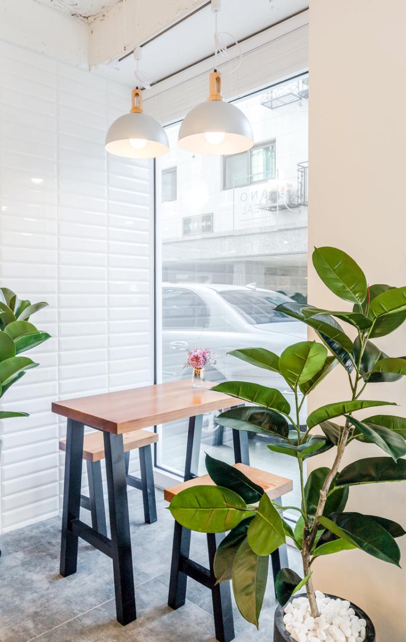 极简 15 坪烘焙店，韩式白色木质空间-9